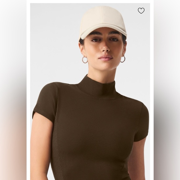 ALO Yoga Cream Women's Cap - Picture 1 of 7